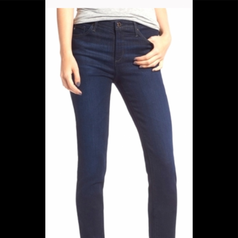 AG The Prima Mid Rise Cigarette Skinny women’s jeans. Size 29R.